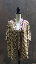 Load image into Gallery viewer, Höftkort Kimono i återvunnet sarisilke - Sissel Edelbo