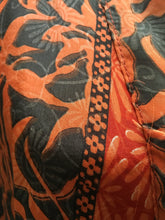 Load image into Gallery viewer, Höftkort Kimono i återvunnet sarisilke - Sissel Edelbo
